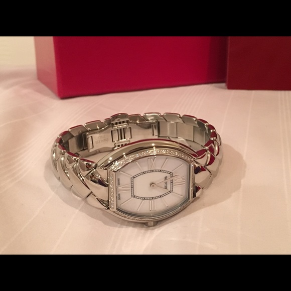 Brand new in box!! AUTHENTIC VALENTINO WATCH main image 7